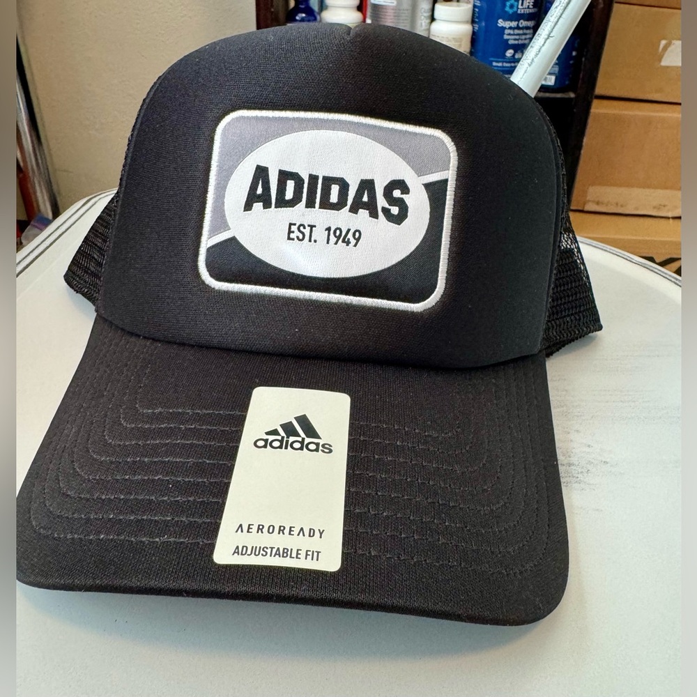 Adidas Aeroready Men’s EST.1949 Foam Black Adjustable Trucker Hat. NWT